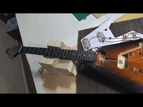 Epiphone 70s V - removing pickguard - Sept 2025