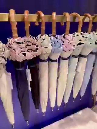 芦屋発、日傘ブランド＜芦屋ロサブラン＞が、期間限定POPUPストアをオープン！定番の日傘をはじめ、季節に合わせたデザインや素材違いのアイテムを豊富にご紹介。さらに、日傘と同様に機能性を備えた人気の遮光帽子もラインナップ👒✨＜芦屋ロサブラン＞POPUP■開催中～5月12日(火)■本館2階 センターパーク/ザ・ステージ＃２※数量に限りがある商品もございますので、品切れの際はご容赦ください。