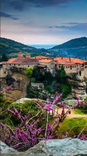 Meteora’s Floating Monasteries – Greece’s Hidden Wonder! 🇬🇷✨