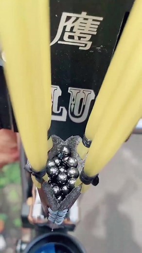 Don't worry about it 😎😎😎 Slingshot Slingshot gun Slingshot Test #catapult #slingshotgun #hunting #toy #laser #Rubberband