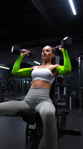 Getting your form right is VITAL for a workout💪 Poor form can lead to injury. Slow it down, drop the weight, and move with intention.