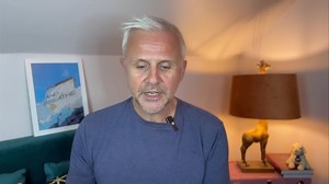 DON’T BEAT YOURSELF UP. This is the title of my recent blog. Here’s a reading for the benefit of people who prefer to watch / listen rather than read, and for the benefit of people who are visually impaired and are unable to read the written text. If you’d like to read the written blog, here’s the link: https://drdavidhamilton.com/dont-beat-yourself-up/ | David R Hamilton PhD