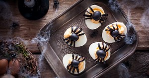 Transformez vos œufs mimosa en araignées terrifiantes pour Halloween