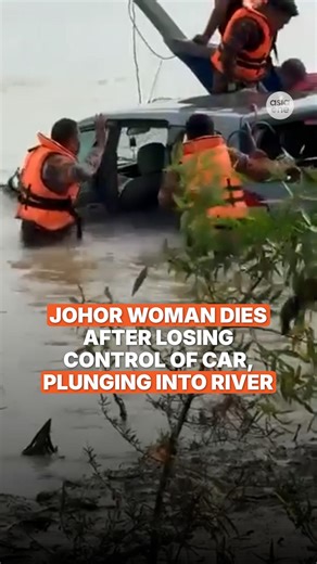 A 20-year-old female driver died after losing control of her car and plunging into Sungai Muar in Johor on Monday (Dec 8​). Rescuers were able to extricate her from the car but unable to resuscitate her. https://asia1.news/495rEV5 #MalaysiaNews #Malaysia #Johor #JohorBahru #Road #Car #Accident #River | AsiaOne
