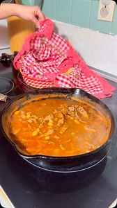 Guisado De Res Con Frijoles . Receta: Bistec de res Frijoles de la olla 2 jitomates 4 a 5 tomatillos 1 chile serrano 2 a 3 Chiles de arbol 1 diente de ajo Salt to taste Recipe: Steak Beans 2 tomatoes 4 to 5 tomatillos 1 serrano pepper 3 to 4 arbol chili 1 garlic clove /salt to taste . . . #Guise #bistec #steak #frijoles #comidamexicana #mexicanfood #foodislife #instagood #reels | El Mas Carbon