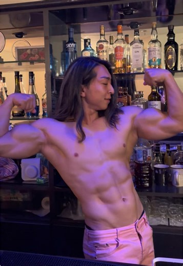 マッスルバー・ベル【仙台】 本格派マッスル×カジュアルバー💪🏼🍸 マッスル初心者も玄人も楽しめるマッスルバーです✨ お酒も美味しいですよ🫰🏼 気軽にご来店下さい！ 仙台市青葉区国分町2-8-3 ライオンビル仙台館3F 営業時間⏰20:00〜3:00 #マッスルバー #仙台 #国分町