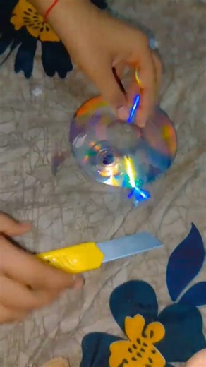 diy wall decor with CD😱 #diy #aestheticroomdecor #aestheticwalldecor #craft #homedecor #art