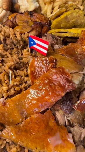 📍MILWAUKEE It’s Happy Hour time, boricua style! The Piggy is open: ✅Friday, ✅Saturday, and ✅Sunday, serving up the best roast pork, all the Puerto Rican flavors, the finest piña colada, passion fruit drinks, mofongo, and more. Come taste the island vibes! 📍 1716 S 84th St, West Allis, WI 53214 📱4142428888 ✅Cathering and events. 🔥Delivery in DoorDash ——- 🇵🇷 📍 MILWAUKEE Llegó el weekend y con él la hora feliz boricua! El Piggy abre: ✅viernes, ✅sábado y ✅domingo con nuestro lechón asado de p