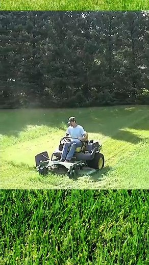 John Deere Z-Trak Mowing