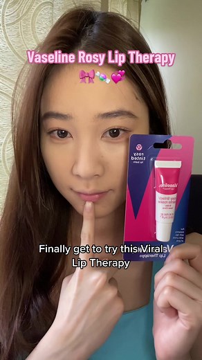 here’s another lip balm to racun you guys 😆 - ✨Vaseline Rosy Tinted Lip Therapy✨ Bibir terus jadi natural pink and look healthy after using it 🫶🏻 #vaselinelipstheraphy #vaselinerosytintedlipbalm #vaselinerosyliptherapy #vaselinerosylips #liptherapy #lipbalm #rosytintedlipbalm #vaseline #makeuphacks #beautyhacks #beautyguru #fyp #tiktokmalaysia🇲🇾