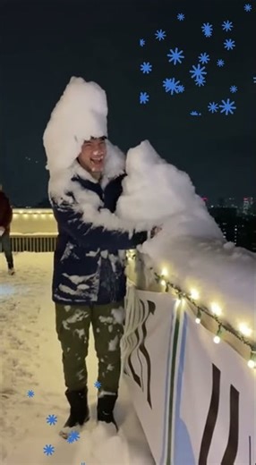 Winter hapyy 🧊 ❄️ #asmr #satisfying #funny #odlysatisfying #snow #ice #fyp#shorts