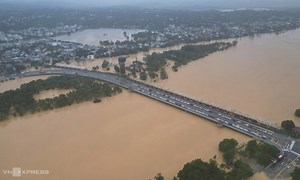 Over 1,000 mm rainfall in Hue shatters Vietnam's all-time record, sends ravaging floods across region - VnExpress International