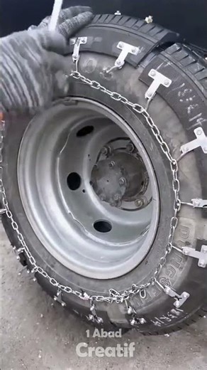 install car tire chains #weldwheels #machinetools #machine #wheelsaw #walding