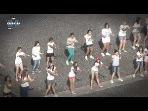 1D - One Direction FLASH MOB NAPOLI: IL PIU GRANDE CON KISS KISS