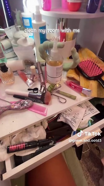 clean my room with me!! #grwmandootd3 #clean #room #bedroom #cleaning #cleanmyroomwithme #cleanwithme #tidy
