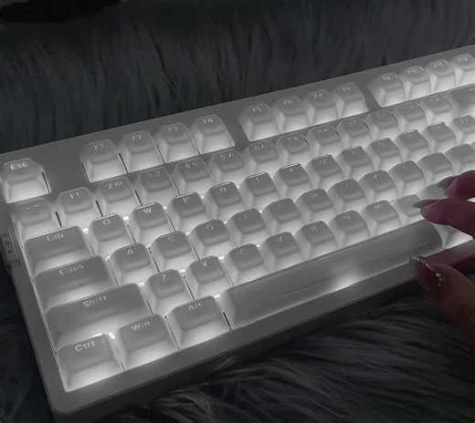 Custom Mechanical Keycaps for Gamers: Glow in the Dark