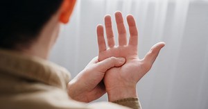 Vous ne devriez pas ignorer ce premier symptôme de la maladie de Parkinson, alerte ce médecin