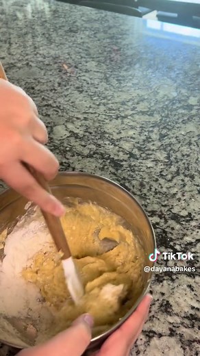 The easiest 3 ingredient easter cookies 😋 Recipe: One box of cake mix 2 eggs 1/3 cup oil Splash of vanilla (optional) Easter m&ms (optional) Sprinkles (optional Bake at 350 for 8 minutes #3ingredientsrecipes #3ingredientcookies #easyeasterdessert #eastercookies #easterdesserts #eastercookies #easycookies #easyrecipesforkids #easyeastertreats #eastertreats #viralllll #cookierecipes #easycookierecipe #funfetticookies #easterdessertideas #eastertreats #treatsforkids