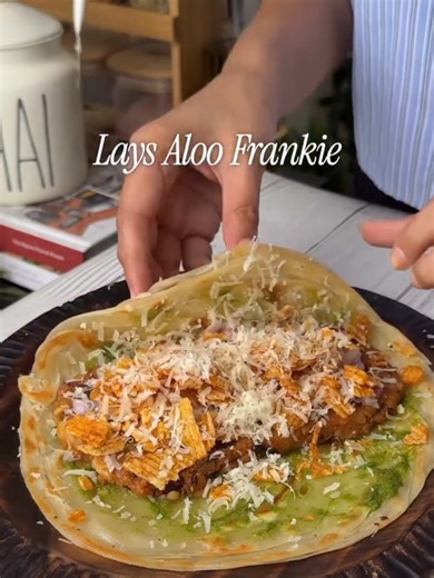 Lays Aaloo Frankie at Home. Tasty and Yummy 😋🤤 #cookwithme #asmrcooking #eating #cookingwithlove #cookingtiktok #cookingwithlove #eating #foodtiktok #cookingvideo #satisfying #foodie