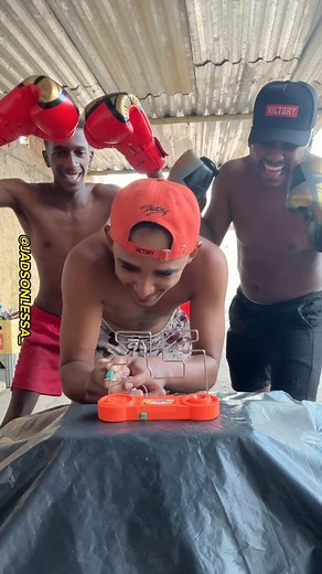 177K views · 29K reactions | OH QUE BRINCADEIRA BESTA KKKKKKKKKKK 藍藍藍藍藍藍 #funny #funnyvideos #funnymemes #humor #comedia #brincadeiras #viral #viralvideos #viralreels #reels #reelsviral #memes #meme #pranks #prank #fun #funn #fyp #rir #engraçado #fy #fypage #explorar #foryou #explore #likesforlike #like #views | Jadson Lessa | Facebook