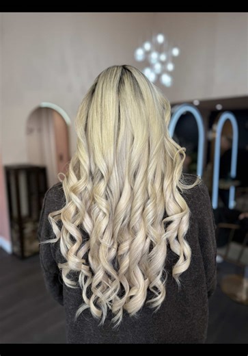 Wash and blow dry when you have hair extensions because 1. It’s way better when someone washes it for you. 2. Helps them last longer 3. You just know those curls are going to last all week 👏 ‌ #hairextensionspecialist #hairextensions #hairextensionsyorkshire #hairstylistyorkshire #washandblowdry Hair Extension Specialist | Hair Extensions Halifax | Hair Salon Halifax |