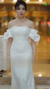 La femme calculatrice est arrivée à sa propre fête de fiançailles dans toute sa | Dk Jaco
