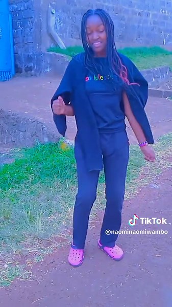 nash vavia🥰 (@naominaomiwambo)’s videos with Dancing thing Gladdest x Kakah - GLADDEST OFFICIAL