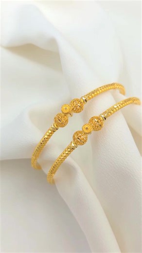 22kt Lockbangle: Wear Your Story in Luxury