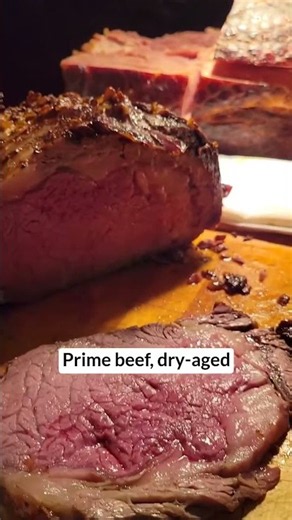 The Ultimate Chicago River Dining Experience 🥩🏙️