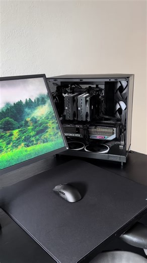 Hope you had a merry christmas and a great upcoming new year 🫶 #desksetup #minimalist #techtok #swag #clean need that green artisan 💔