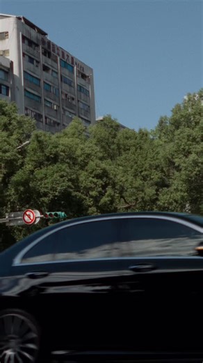 TWG Tea 將精緻品茗的藝術，延伸至日常生活之中，獻給每一位品牌摯友，讓品味自在流轉於每個日常時刻。 體驗全台首間 TWG Tea 精品與外帶茗茶概念店，將奢華茗茶自精品空間延伸，融入隨行日常的優雅體驗。 TWG Tea 台北新光三越信義新天地 A8 2F TWG Tea 精品與外帶茗茶概念店 | 台北市信義區松高路12號2F 營業時間： 週日至週四 11:00 至 21:30 週五至週六 11:00 至 22:00 A shared tea moment, thoughtfully delivered. TWG Tea extends the art of refined tea to friends of the house, where elegance meets everyday life. Experience the first TWG Tea takeaway concept in Taiwan, bringing luxury tea beyond the boutique. TWG Tea at Shin Kong Mitsukoshi Taipei Xinyi