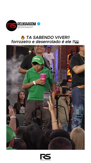 ALÉM DE MODELO É DANÇARINO!!! #relikiaasom #humor #humor #resenha