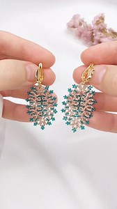 Since I discovered the metallic thread, I can't stop myself from using it. This shine is just everything ✨️ #chiacchierino #frivolite #фриволите #tattinglace #tatting | Liona's Handmade