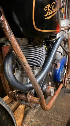 VELOCETTE MAC 280cc Trials Bike Special 🔥 "This bike uses a Velocette Valiant frame, modified to take a Alloy MAC engine and gearbox. Which has a MOV flywheel, as the 350 was to tall for the frame.. It has a Triumph piston to give a 72 bore and 68 stroke, making it a 280cc, intended for off road use as in the Beamish trial." 😊👍 (Words from the Owner) #velocette #vintagemotorcycles #motorcycle | Raysons Exhausts