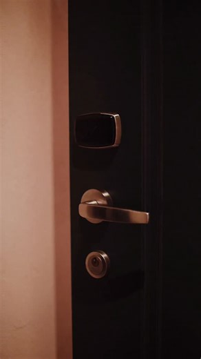 The Vera Deluxe Room. A 24-sq-meter room designed for solo travelers and couples, featuring artisanal bath products by @arugot.organic.il, a King-size bed and plush bathroom with walk-in shower, hooded robes and towels, furniture and design accents by @tomernachshon, 400-thread Egyptian Cotton linen sheets and our signature oak wood interiors, sofa and sitting area. 🎥 @liyageldman #theverahoteltlv | The Vera Hotel Tel Aviv