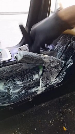 We understand the challenges of running a small auto business. That’s why Auto Gallery Workspaces brings together independent professionals in one supportive environment — giving them access to the tools, space, and connections they need to thrive. 📞 Schedule a tour today at (312) 376-2686 📍 Located in the heart of Skokie: 5050 Dempster St. Ste. 103 #AutoGallerySpaRepair #AutoGallerySkokie #ChicagolandDetailing #SkokieAutoCare #CarDetailingExperts #RestoreYourRide #PaintProtectionFilm #PPFSkok