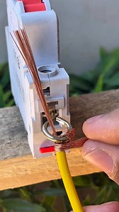 Hook screw breaker trick for a locked-in connection Rock-solid breaker connection using a simple hook screw #USA #Electrical #Breaker #Wiring | Master of Solution