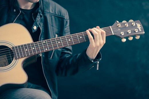 Chord Gitar dan Lirik Lagu Menepi - Ngatmombilung: Mencintai dalam Sepi - Tribunnews.com