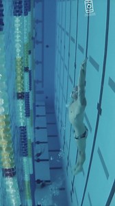 Feelin like an "astronaut in the ocean" Swimmers should practice dolphin kick on all sides. Don't just stick to your front if you're a freestyle or butterfly swimmer. #swim #swimming #swimtips #swimmer #Swimmers #swimmersbody #underwaterlife #lifeunderwater #swiming #dolphinkick #swimfast #swimmerslife #swimsuit #speedos | Brent Hayden