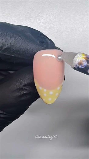 Polka dots nail art mini tutorial 🤍 #nails #nailart #polkadots #summernails #springnails #nailinspo