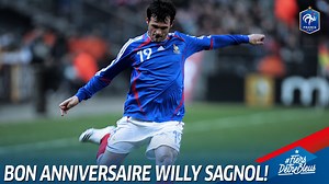 40 ans tout rond pour Willy Sagnol aujourd'hui! On souhaite un joyeux anniversaire à notre ancien latéral droit (58 sélections) et ancien sélectionneur des Espoirs 😉🎂 #FiersdetreBleus | Équipe de France de Football