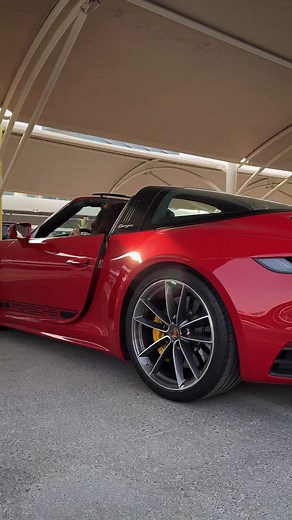 Red for car , black for me💃🏻 | Mary Inred