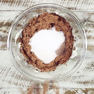 This is the most perfect No-Bake Malted Chocolate Mousse Tart! Recipe: http://beyondfrosting.com/2015/03/30/malted-chocolate-mousse-tart/ | Beyond Frosting