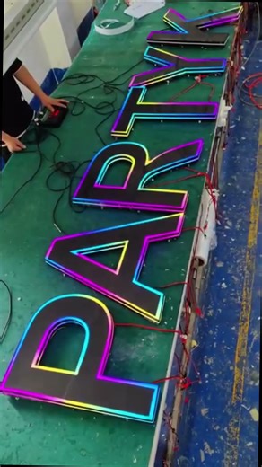 Texto LED programable para promociones | LuminVerse Sign