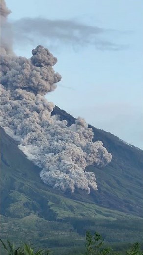 Lava Flows From Semeru Volcano || ViralHog
