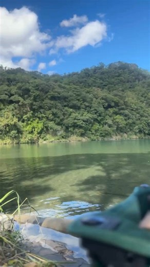 【Coleman 125週年｜盛大登場】 露營界的經典之作！125週年限定系列，以饒富質感的經典綠重新演繹三款限量商品。 限量必收重點整理： • NX 四輪拖車｜進化弧形握把更舒適，重量減輕 1.7kg、收納高度少了 15cm！ • NX 甲板椅｜穩固結構支撐，湖畔放鬆、悠閒露營的最佳夥伴。 • Take 6 冰箱｜輕巧保冷經典，野餐隨提隨走，質感滿分。 125週年限量上市，錯過不再！ 官方網站: https://lihi.cc/wCQGD 門市資訊: https://lihi.cc/WBuWU #Coleman125 #限量上市 #露營美學 #ColemanTaiwan #經典復古綠 | Coleman Taiwan