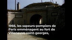 1966. Dans le fort de Villeneuve-Saint-Georges, toujours en cours d'aménagement par la BSPP, des jeunes recrues battent déjà le pavé avec force.🔥 Les premiers examens d'aptitude incendie ont déjà lieu !✅ Plongez dans l'un des premiers tests de fin d'instruction grâce à nos archives.📽️ | Pompiers de Paris