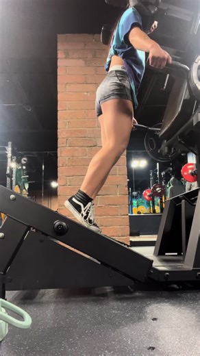 The BS we have to deal with when we’re short is excruciating sometimes #fyp #gymrat #legdayworkout