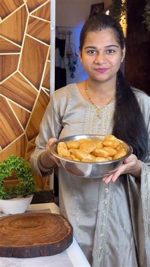 Anita sanjay mehta on Instagram: "Bat toh sahi hai ab me ise khana band nahi kr skti isliye maine ghar par panipuri banaya #reels"