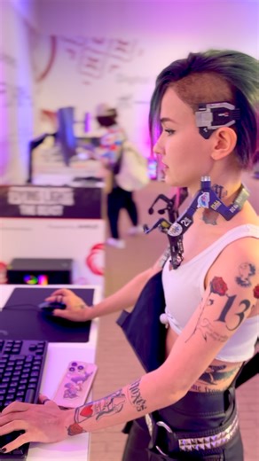 Umadomo on Instagram: "#cyberpunk2077cosplay #cyberpunk2077 #サイバーパンク2077 #cyberpunk #コスプレ #cdprojektred #cdprojektredcosplay #角色扮演 #coser #cos #サイバーパンク #judyalvarez #judyalvarezcosplay #大阪万博 #ポーランド館 #ポーランド #osakaexpo #大阪関西万博 #expo2025 #osakakansaiexpo #poland"